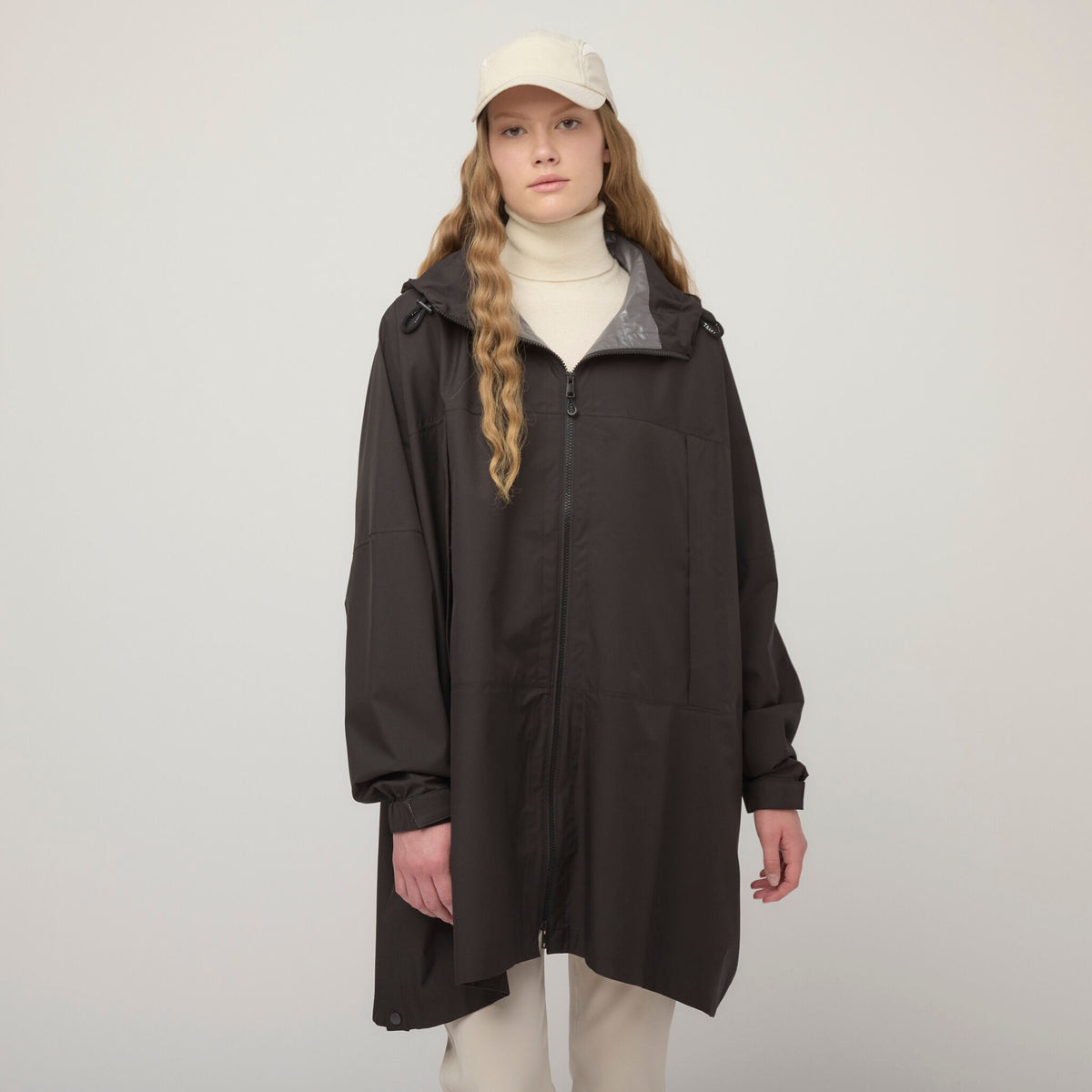 Tilley 防雨 可摺疊收納 Poncho｜戶外運動及日常生活 | 海外代購-戶外服飾-FIT MART 香港智能健康及運動生活用品專門店：筋膜槍、瑜伽輔助工具、智能健身設備