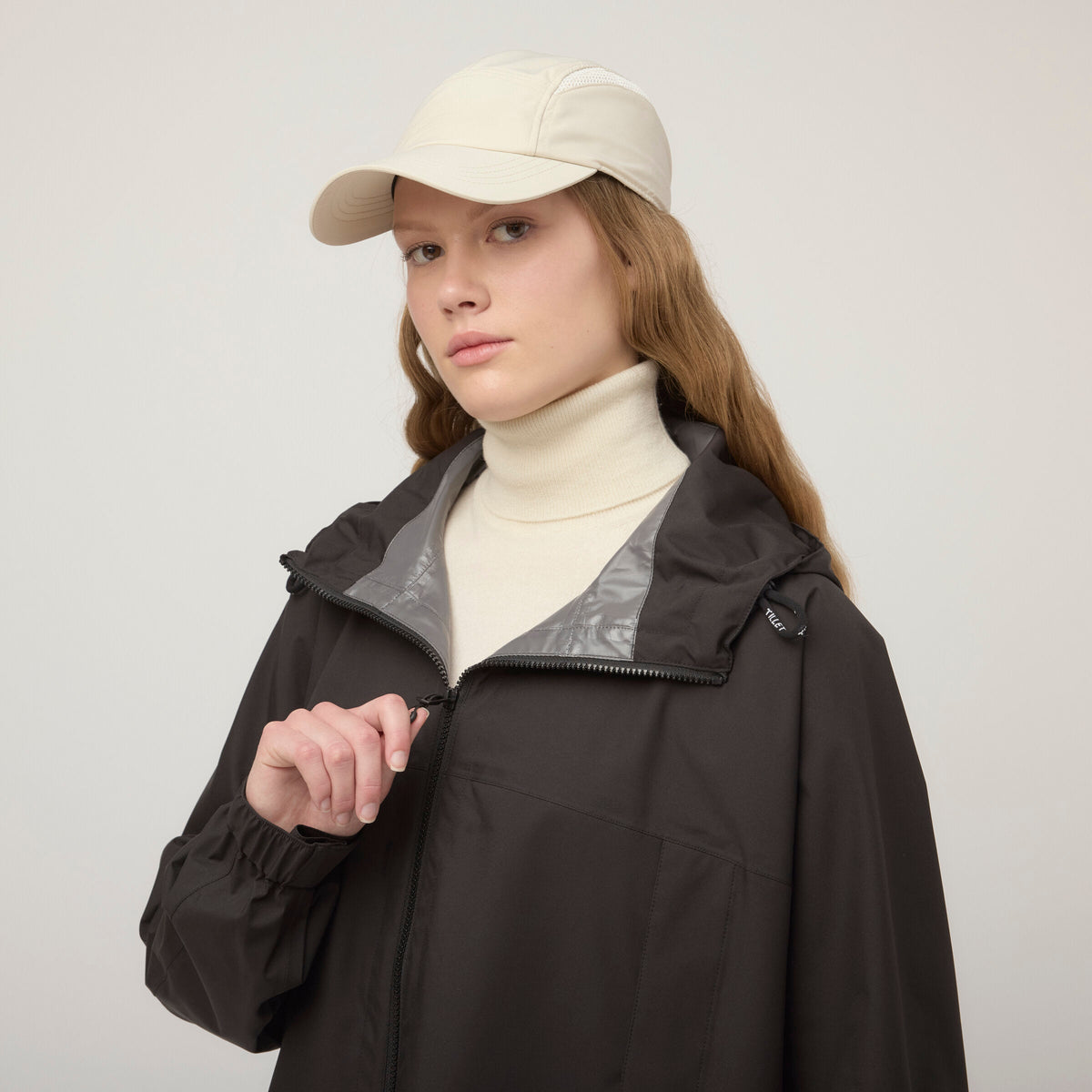 Tilley 防雨 可摺疊收納 Poncho｜戶外運動及日常生活 | 海外代購-戶外服飾-FIT MART 香港智能健康及運動生活用品專門店：筋膜槍、瑜伽輔助工具、智能健身設備
