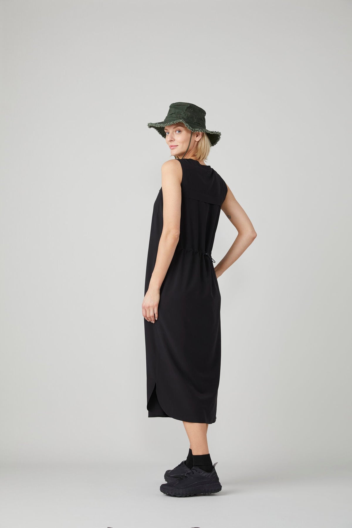 Tilley Tech Slk Midi 連身裙｜戶外運動及日常生活 | 海外代購-旅行服飾-FIT MART 香港智能健康及運動生活用品專門店：筋膜槍、瑜伽輔助工具、智能健身設備