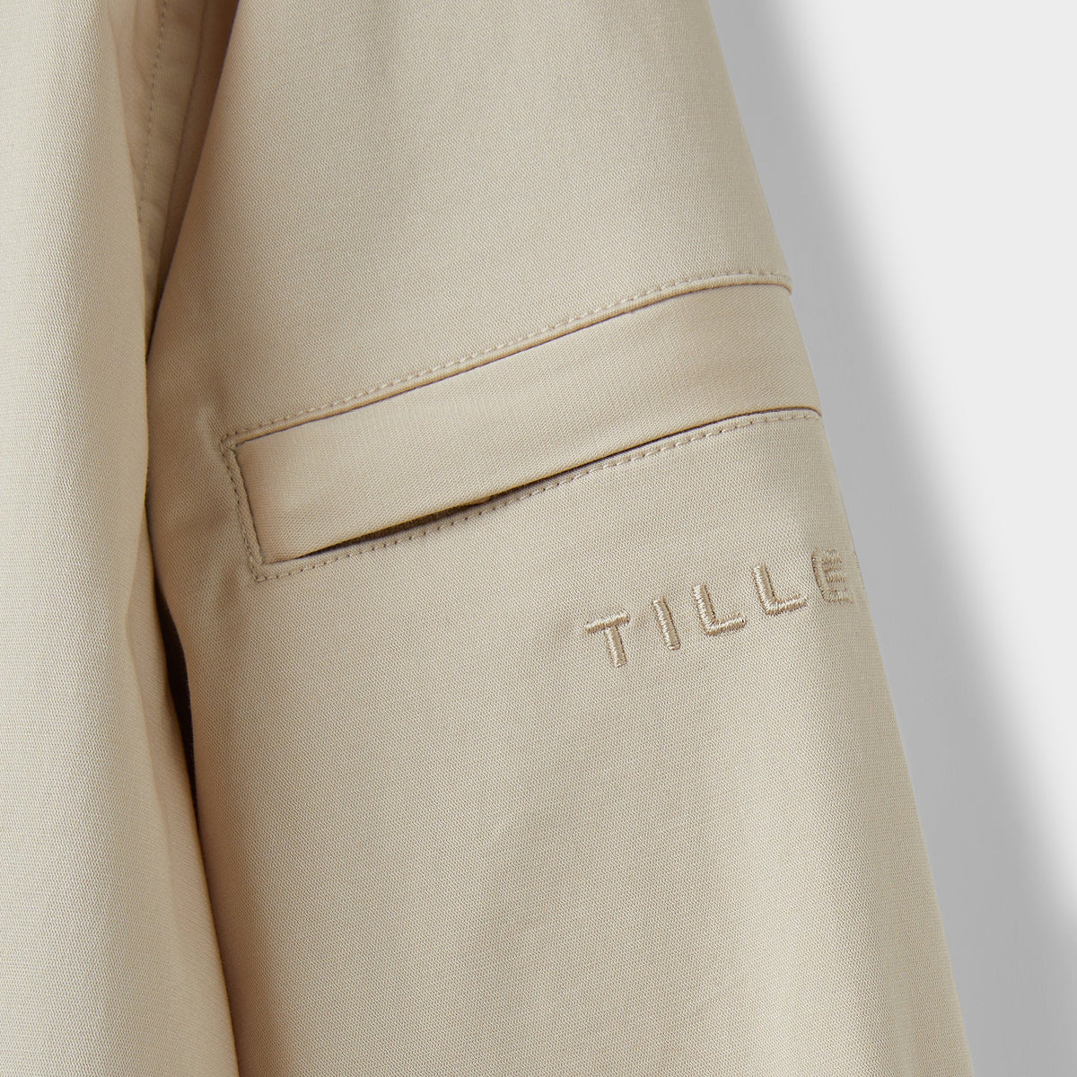 Tilley L/S Utility 恤衫｜戶外運動及日常生活 | 海外代購-戶外服飾-FIT MART 香港智能健康及運動生活用品專門店：筋膜槍、瑜伽輔助工具、智能健身設備