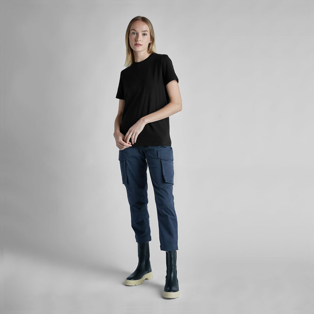 Tilley Organic Crew T 恤｜戶外運動及日常生活 | 海外代購-戶外服飾-FIT MART 香港智能健康及運動生活用品專門店：筋膜槍、瑜伽輔助工具、智能健身設備