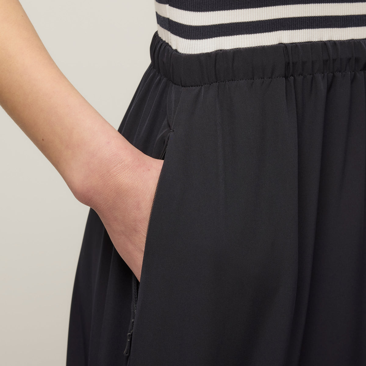 Tilley Rib Tech Slk Midi 連身裙｜戶外運動及日常生活 | 海外代購-旅行服飾-FIT MART 香港智能健康及運動生活用品專門店：筋膜槍、瑜伽輔助工具、智能健身設備