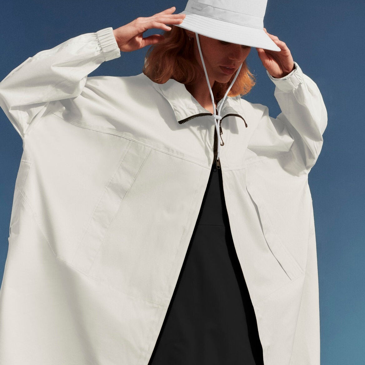 Tilley 防雨 可摺疊收納 Poncho｜戶外運動及日常生活 | 海外代購-戶外服飾-FIT MART 香港智能健康及運動生活用品專門店：筋膜槍、瑜伽輔助工具、智能健身設備