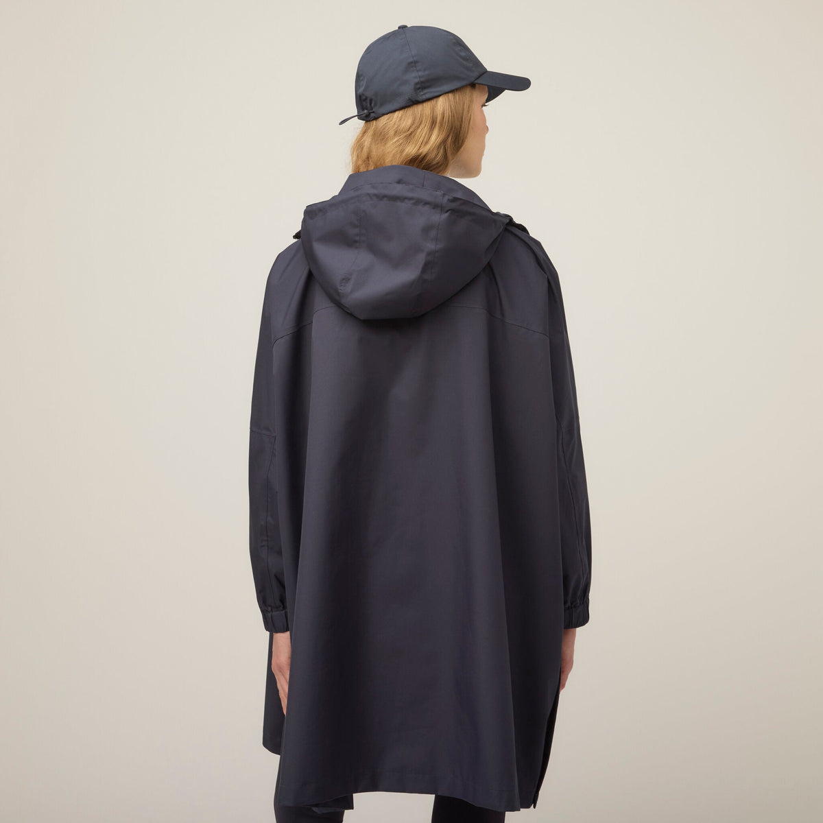 Tilley 防雨 可摺疊收納 Poncho｜戶外運動及日常生活 | 海外代購-戶外服飾-FIT MART 香港智能健康及運動生活用品專門店：筋膜槍、瑜伽輔助工具、智能健身設備