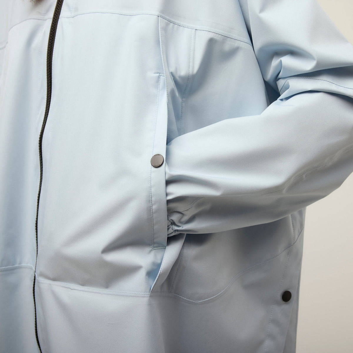 Tilley 防雨 可摺疊收納 Poncho｜戶外運動及日常生活 | 海外代購-戶外服飾-FIT MART 香港智能健康及運動生活用品專門店：筋膜槍、瑜伽輔助工具、智能健身設備