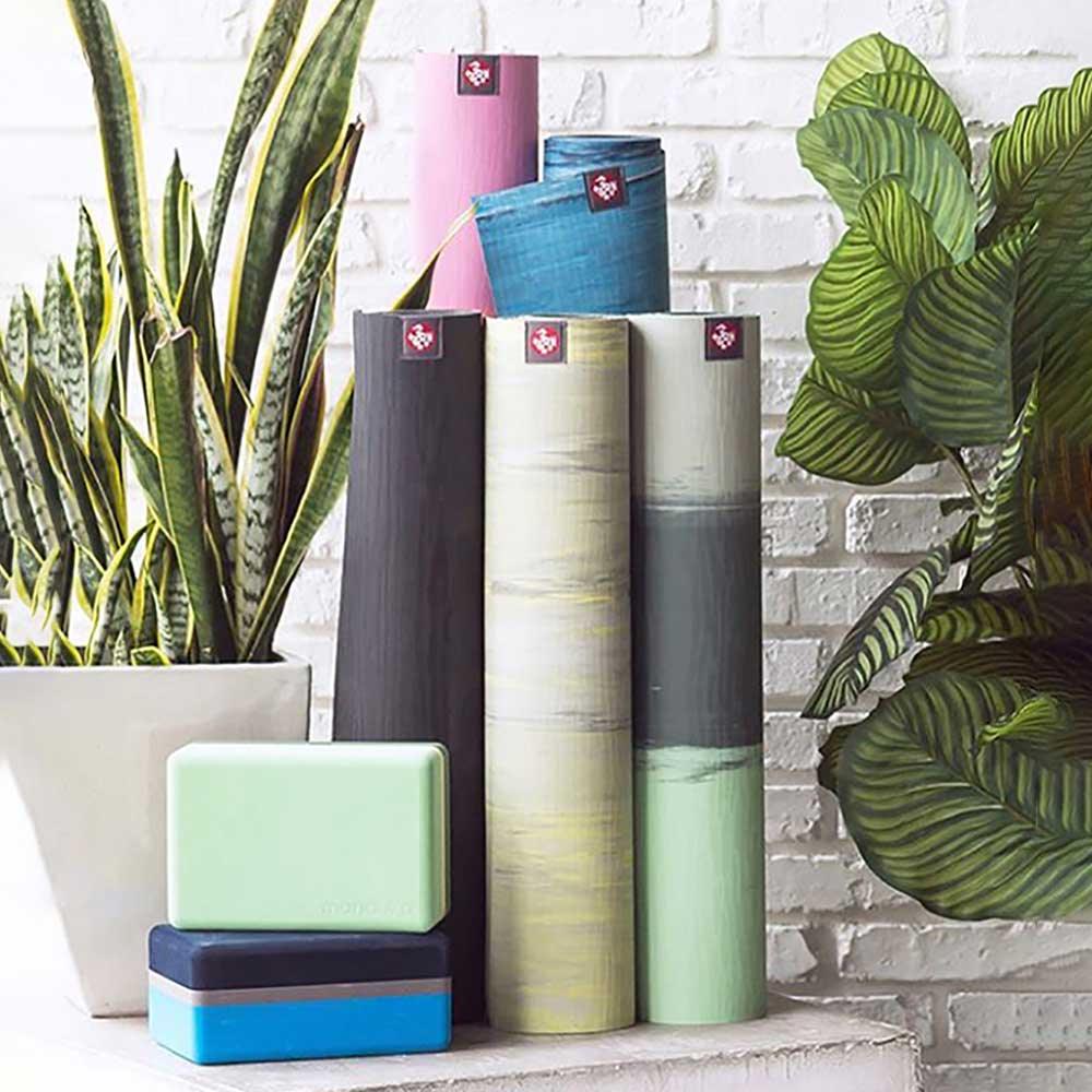Manduka eKO Superlite超薄可摺疊天然橡膠瑜伽墊 (1.5mm厚｜粉紅色)-瑜伽用品-FIT MART 香港智能健康及運動生活用品專門店：筋膜槍、瑜伽輔助工具、智能健身設備