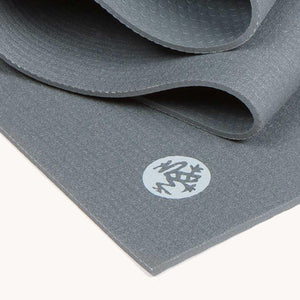 Manduka PROlite青蛙瑜伽墊 (4.7mm厚｜180 x 61cm｜珊瑚紅)-瑜伽用品-FIT MART 香港智能健康及運動生活用品專門店：筋膜槍、瑜伽輔助工具、智能健身設備